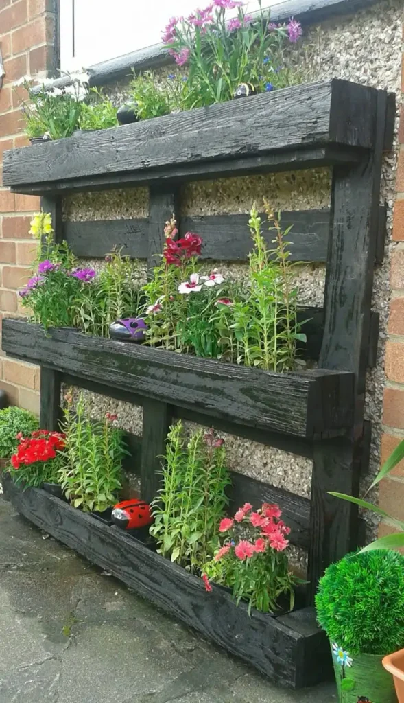DIY Wooden Pallet Vertical Garden