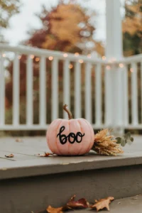 15 Easy Outdoor Halloween Decoration Ideas for Yard, Porch, and Entrance